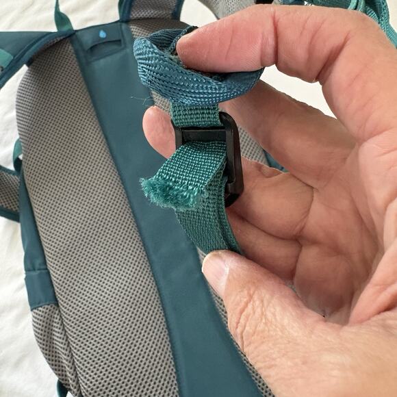 Embark 14 L Hydration Backpack Padded Shoulder Straps Turquoise Teal *Read* - Picture 14 of 16